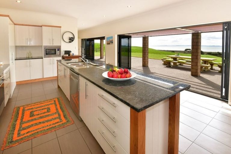 Photo of property in 1880 South Head Road, South Head, Helensville, 0874