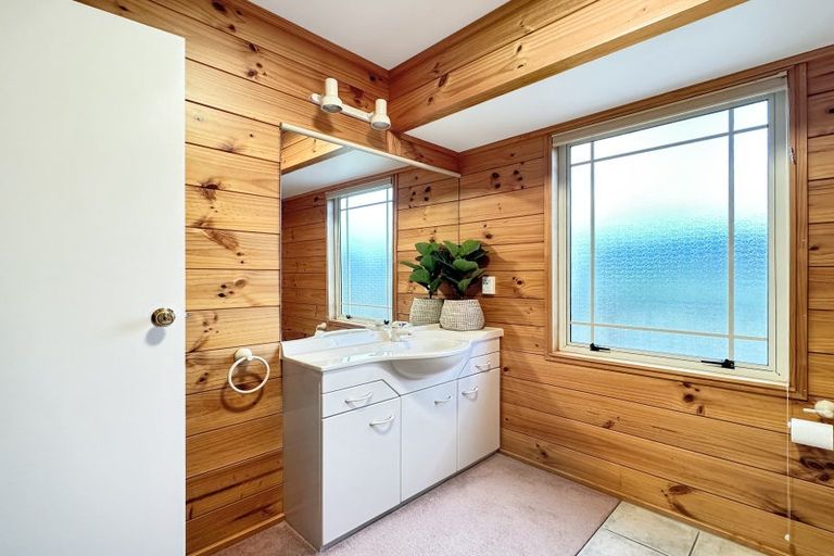 Photo of property in 31 Angela Place, Kinloch, Taupo, 3377