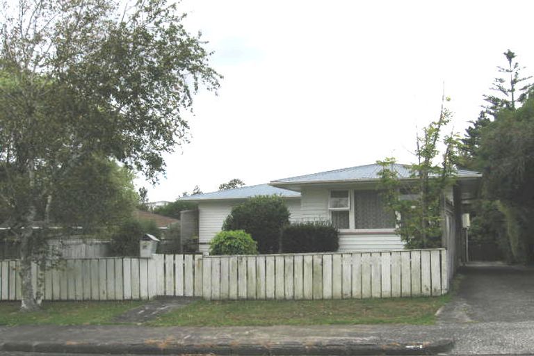 Photo of property in 1/5 September Place, Forrest Hill, Auckland, 0620