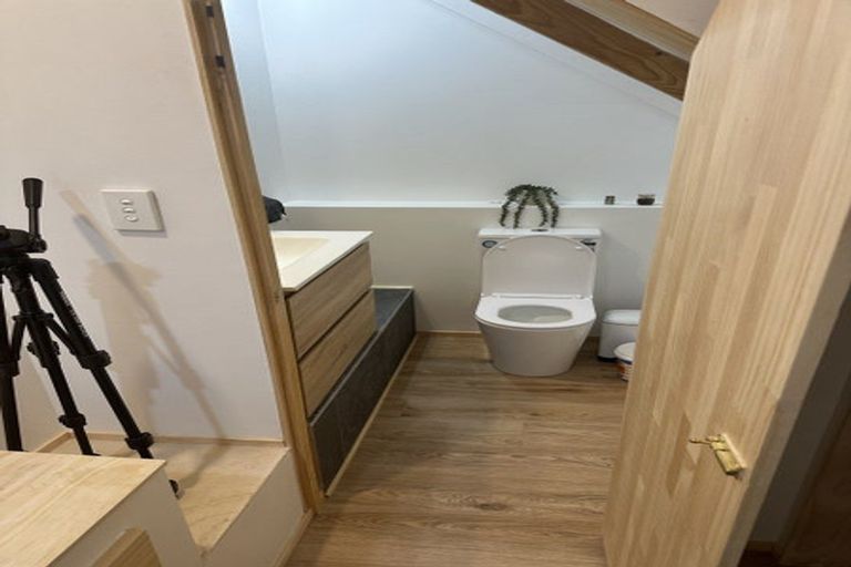 Photo of property in 1/324 Glenfield Road, Glenfield, Auckland, 0629