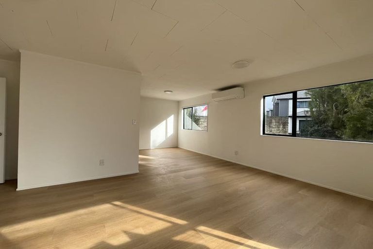 Photo of property in 1/28 Thomas Road, Mangere, Auckland, 2022