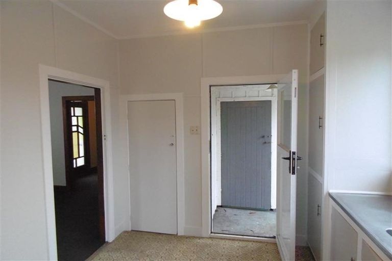 Photo of property in 27 Bulteel Street, New Plymouth, 4310
