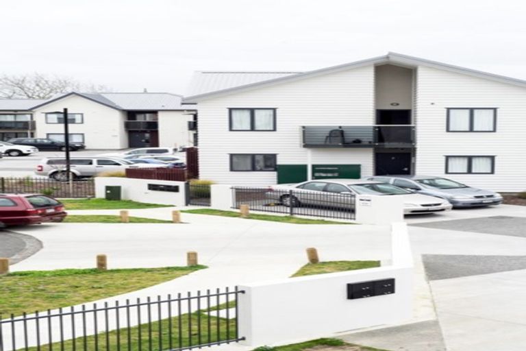 Photo of property in 1/69 Mckenzie Road, Mangere Bridge, Auckland, 2022