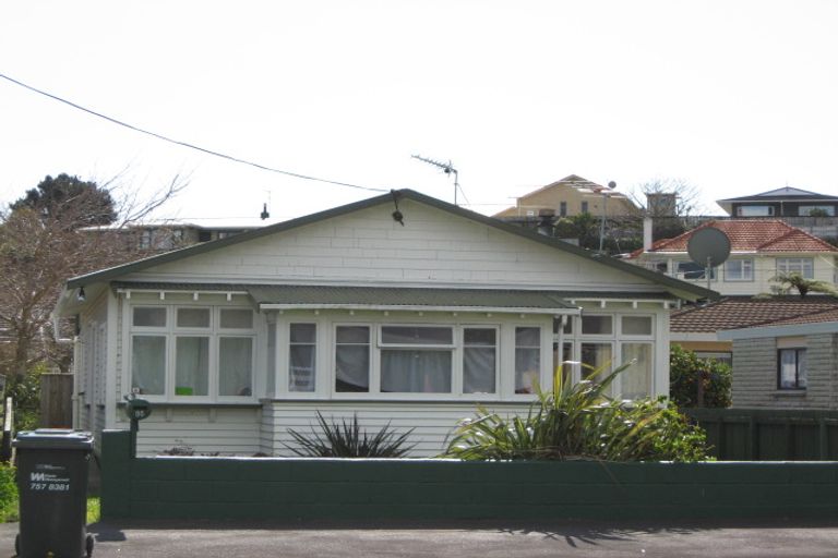 Photo of property in 86 Tukapa Street, Westown, New Plymouth, 4310