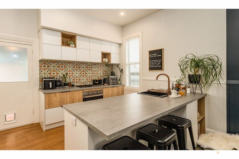 Photo of property in 51 Avenue Road, West End, Timaru, 7910