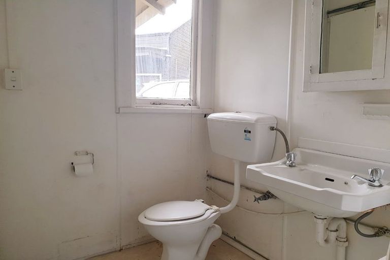 Photo of property in 80 Shakespeare Road, Bluff Hill, Napier, 4110