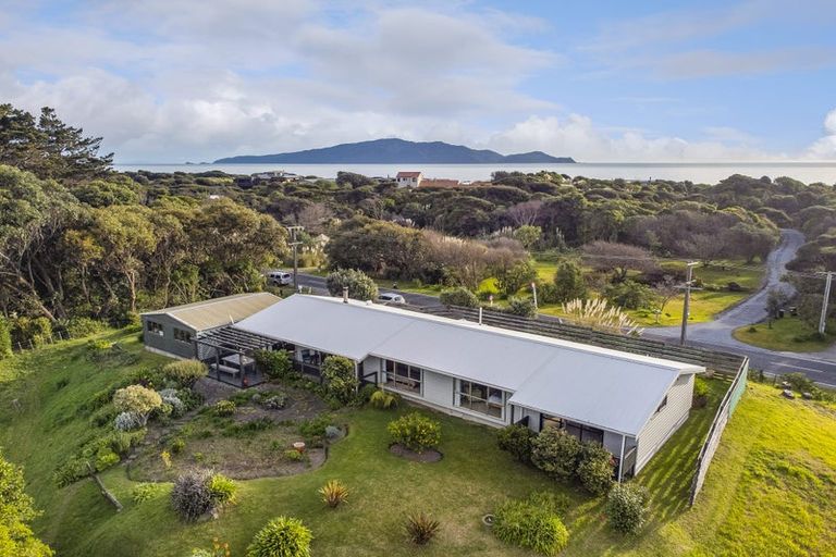 Photo of property in 63 Paetawa Road, Peka Peka, Waikanae, 5391