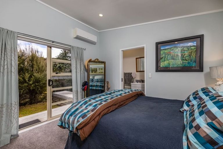 Photo of property in Apple Bnb, 3 Kaipatiki Rise, Haruru, 0204