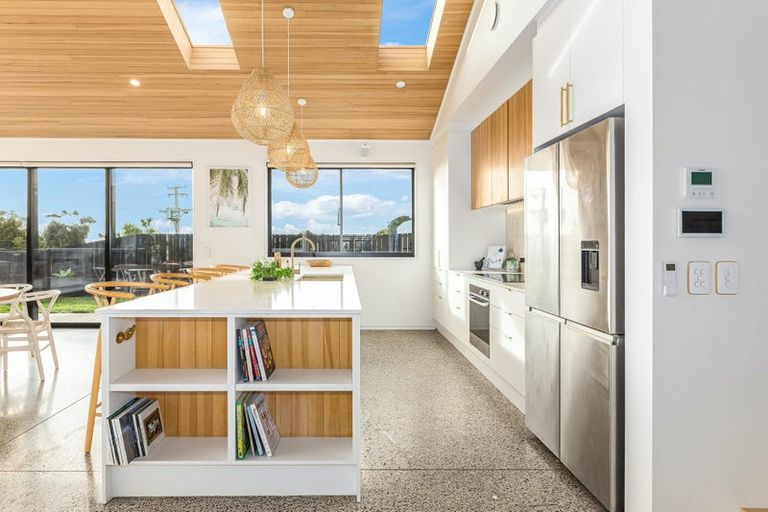 Photo of property in 58 Muri Road, Pukerua Bay, 5026