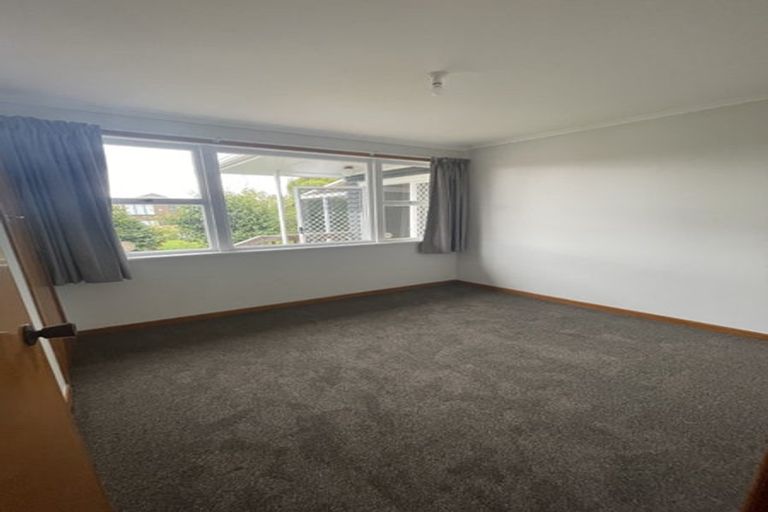 Photo of property in 12 Mawney Road, Henderson, Auckland, 0610