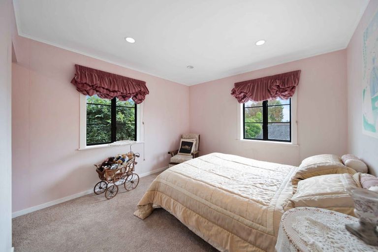 Photo of property in 16 Len Garlick Place, Pahurehure, Papakura, 2113