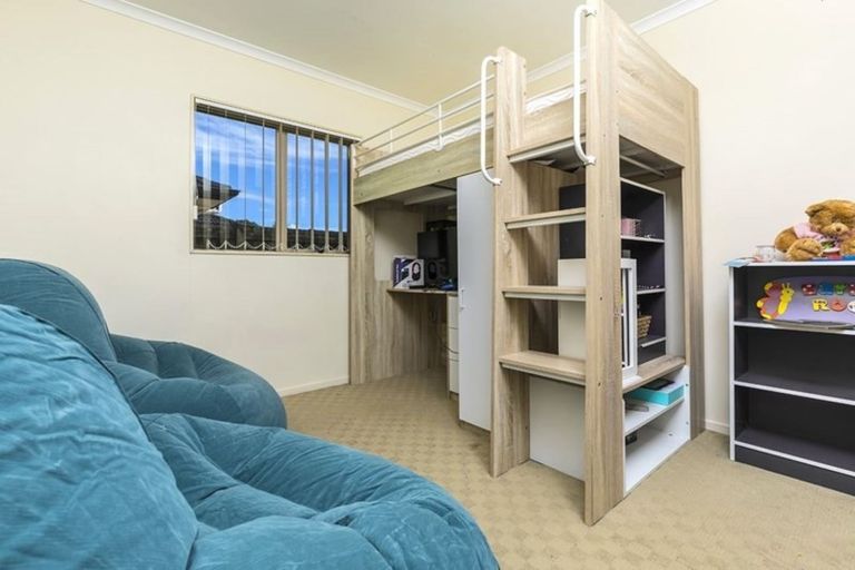 Photo of property in 1 Burton's Drive, Swanson, Auckland, 0614