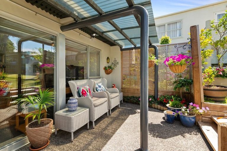 Photo of property in 7/18 Parr Terrace, Castor Bay, Auckland, 0620