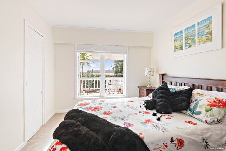 Photo of property in 103 Matipo Road, Mairangi Bay, Auckland, 0630