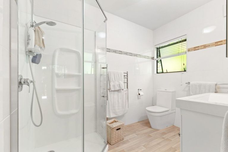 Photo of property in 2/19 Valley Road, Browns Bay, Auckland, 0630