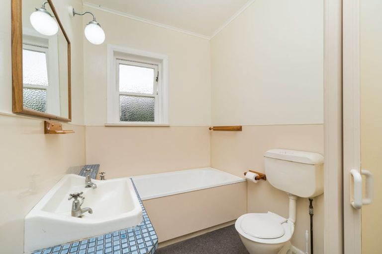 Photo of property in 11 Savage Crescent, West End, Palmerston North, 4412