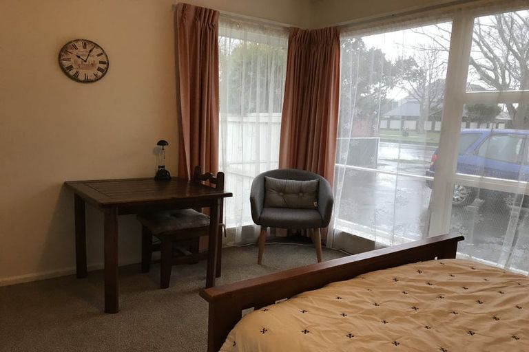 Photo of property in 1/271 Memorial Avenue, Burnside, Christchurch, 8053