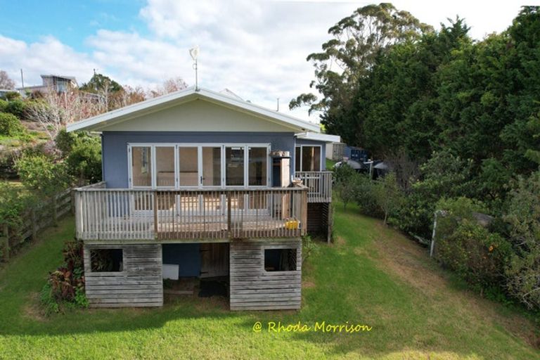 Photo of property in 8 Heaths Way, Pahi, Paparoa, 0571