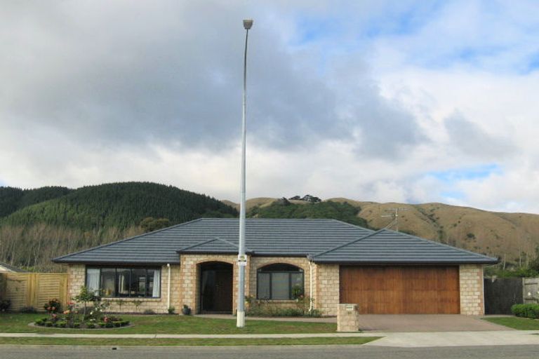 Photo of property in 64 Awatea Avenue, Paraparaumu, 5032