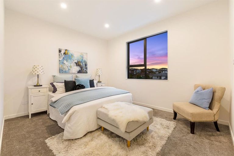 Photo of property in 16 Kuaha Road, Massey, Auckland, 0614