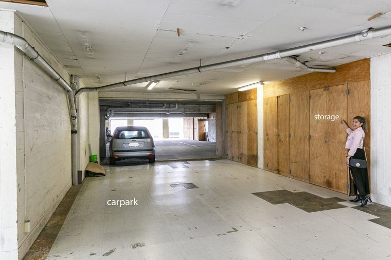 Photo of property in Endeavour Apartments, 18/125 Thorndon Quay, Pipitea, Wellington, 6011