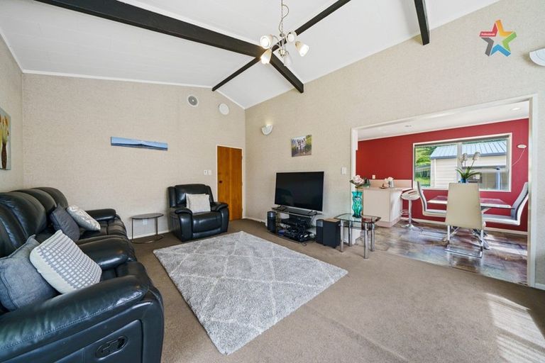 Photo of property in 25 Larchmont Grove, Totara Park, Upper Hutt, 5018