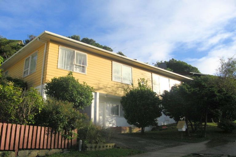 Photo of property in 5 Turriff Crescent, Tawa, Wellington, 5028