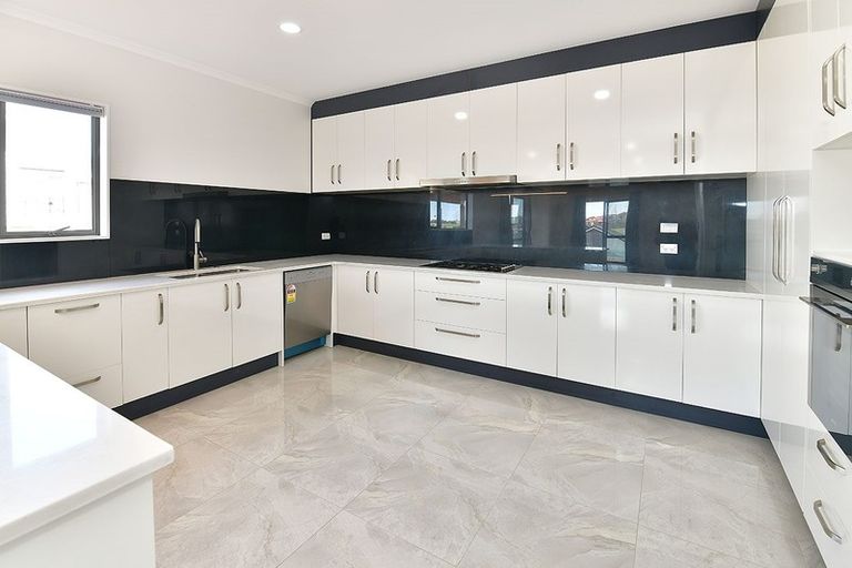 Photo of property in 19 Resolution Drive, Gulf Harbour, Whangaparaoa, 0930