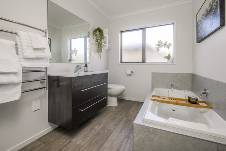 Photo of property in 7b Church Street, Tuakau, 2121