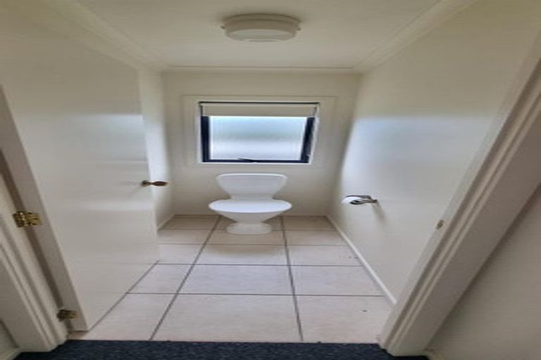 Photo of property in 37 Heathglen Place, Bayview, Auckland, 0629