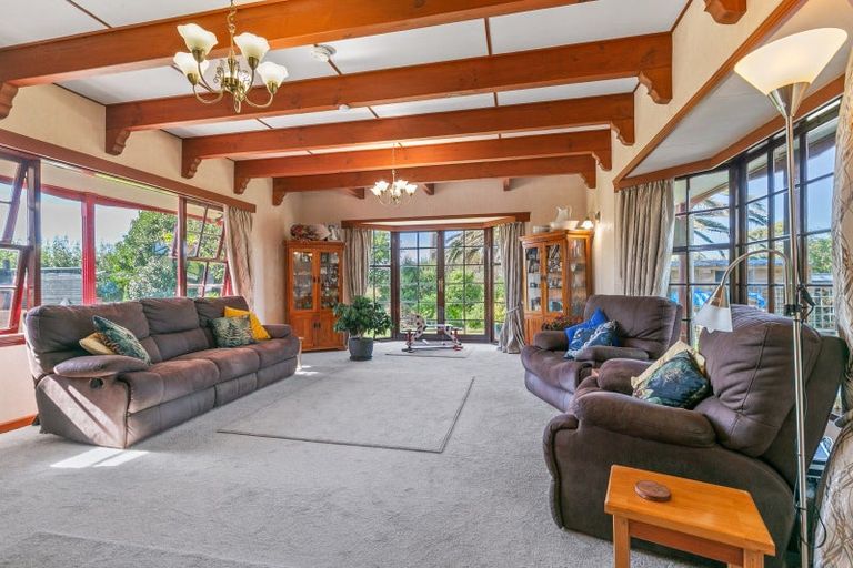 Photo of property in 389 Kawiu Road, Levin, 5510