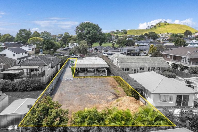 Photo of property in 12 Church Road, Mangere Bridge, Auckland, 2022