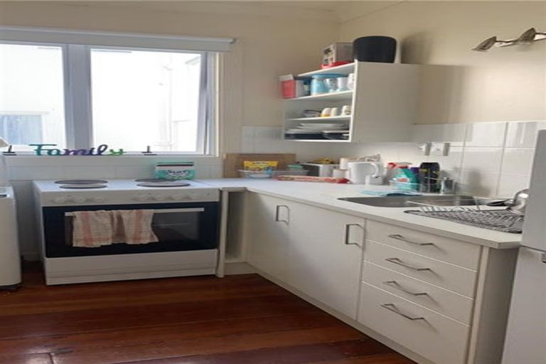 Photo of property in 6 Maratahu Street, Westown, New Plymouth, 4310