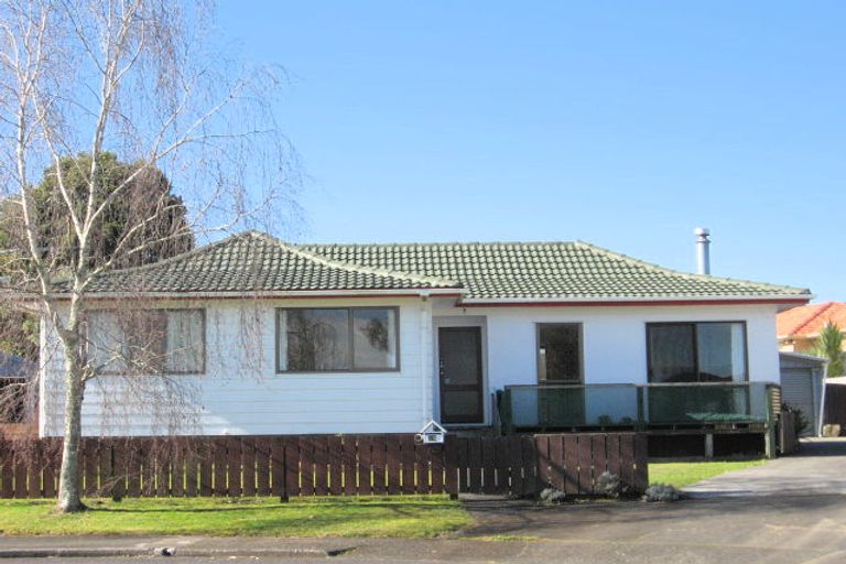 Photo of property in 10 Tilbrook Place, Papakura, 2110