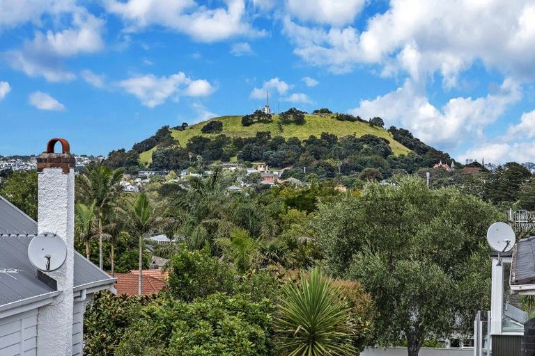 Photo of property in 4/38 Old Lake Road, Narrow Neck, Auckland, 0624