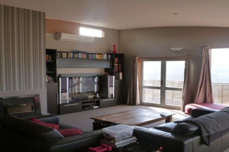 Photo of property in 10 Chastudon Place, Tawa, Wellington, 5028