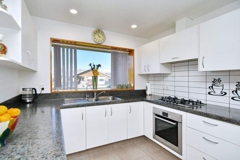 Photo of property in 2 Melford Close, Rangiora, 7400