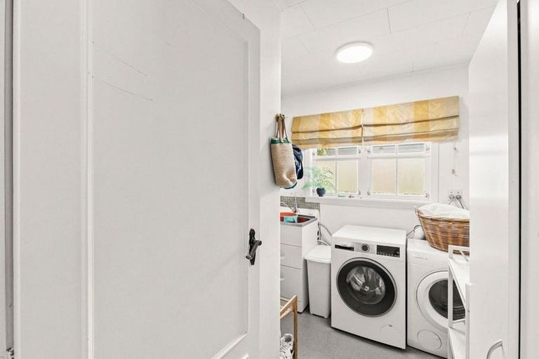 Photo of property in 26 Wanganui Road, Marton, 4710