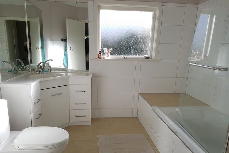 Photo of property in 228 Forrest Hill Road, Forrest Hill, Auckland, 0620