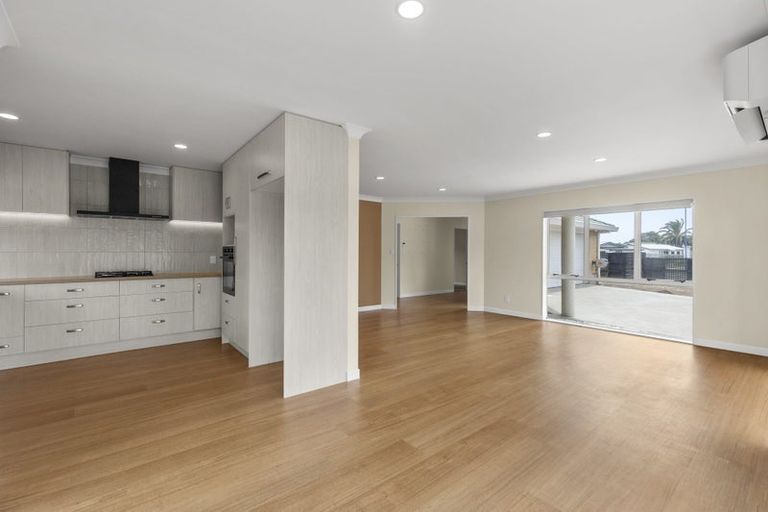 Photo of property in 202 Gravatt Road, Papamoa Beach, Papamoa, 3118