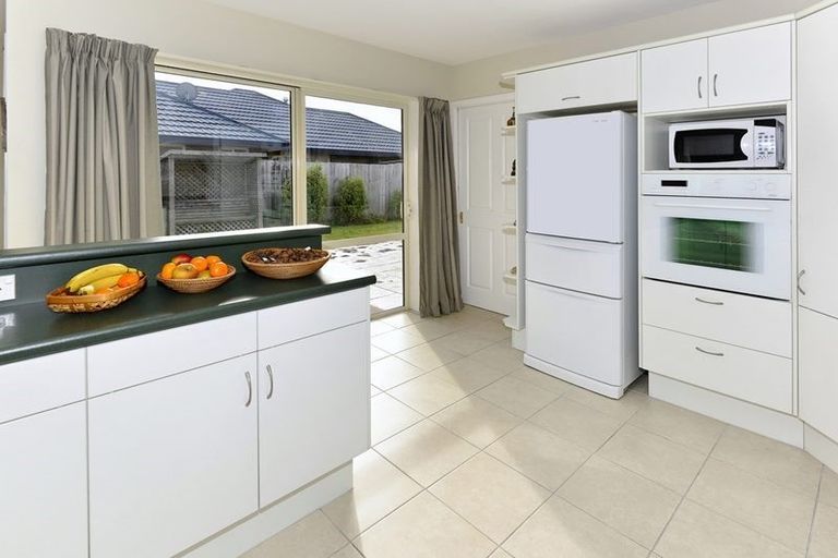 Photo of property in 27 Broadhaven Avenue, Parklands, Christchurch, 8083