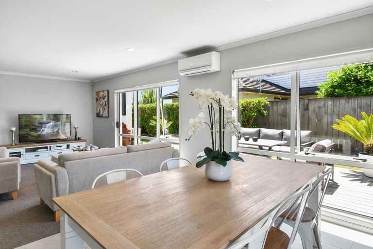 Photo of property in 10 Bayvista Drive, Karaka, Papakura, 2113