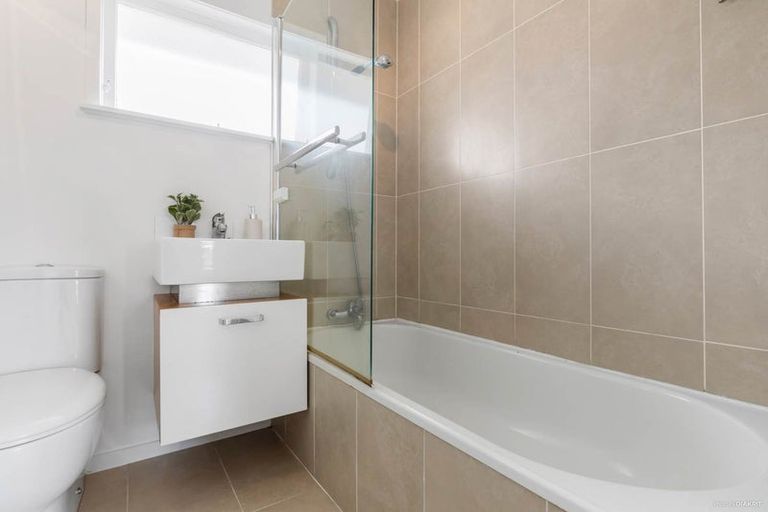 Photo of property in 2/8 Ngataringa Road, Devonport, Auckland, 0624