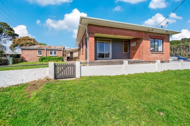 Photo of property in 1410 Devon Road, Brixton, Waitara, 4382
