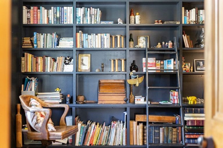 Photo of property in 18 Mills Road, Brooklyn, Wellington, 6021