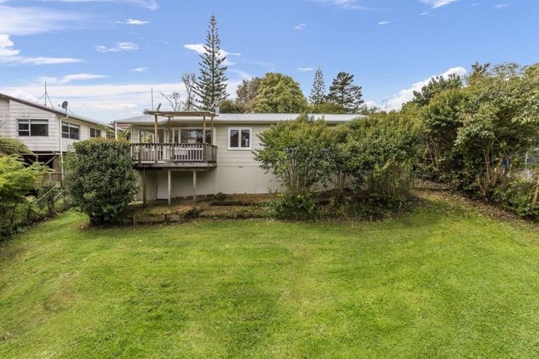 Photo of property in 9 Hellyers Street, Birkdale, Auckland, 0626