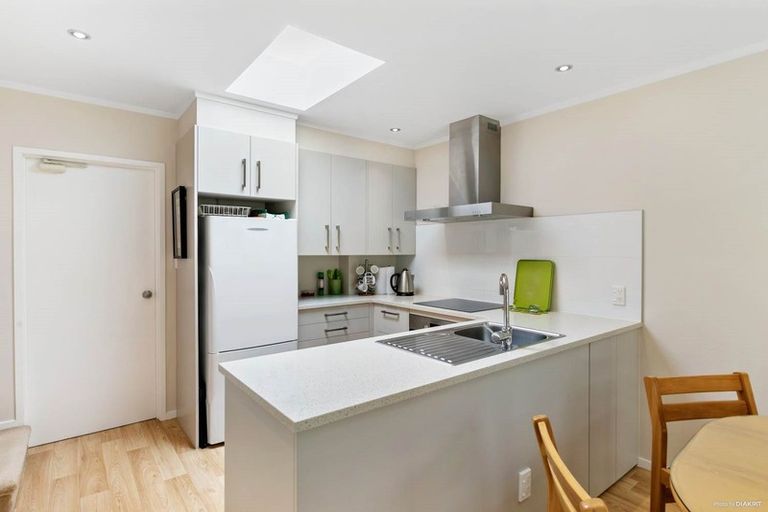 Photo of property in 1/89 Moore Street, Hillcrest, Auckland, 0627