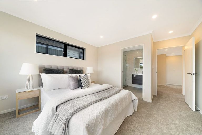 Photo of property in 11a Ballial Place, West Harbour, Auckland, 0618