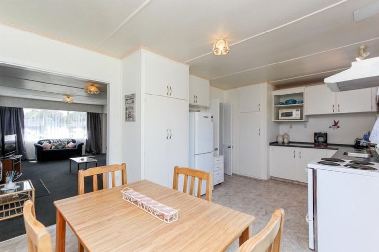 Photo of property in 282 Mangorei Road, Merrilands, New Plymouth, 4312