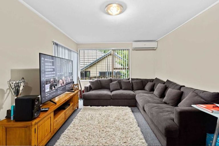 Photo of property in 22 Peterhouse Place, West Harbour, Auckland, 0618